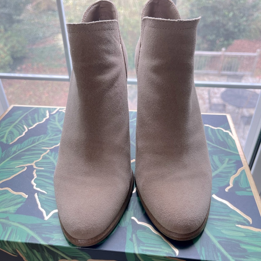 Vince Camuto beige suede ankle booties size 8.5